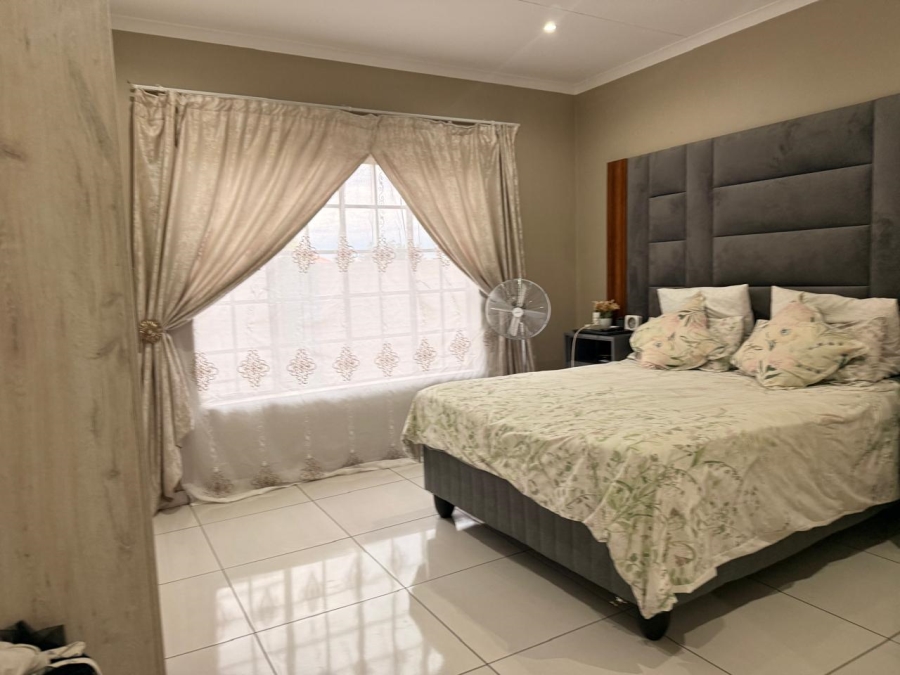 3 Bedroom Property for Sale in Waterkloof East North West